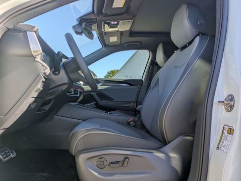 New 2026 Volkswagen Tiguan SE R-Line FWD image 2