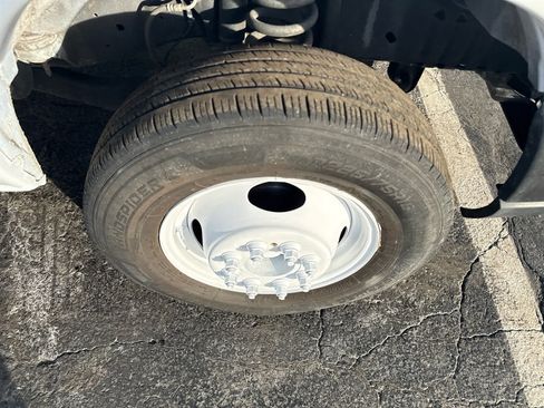 Used 2019 Ford E-350 and Econoline 350 Super Duty image 14