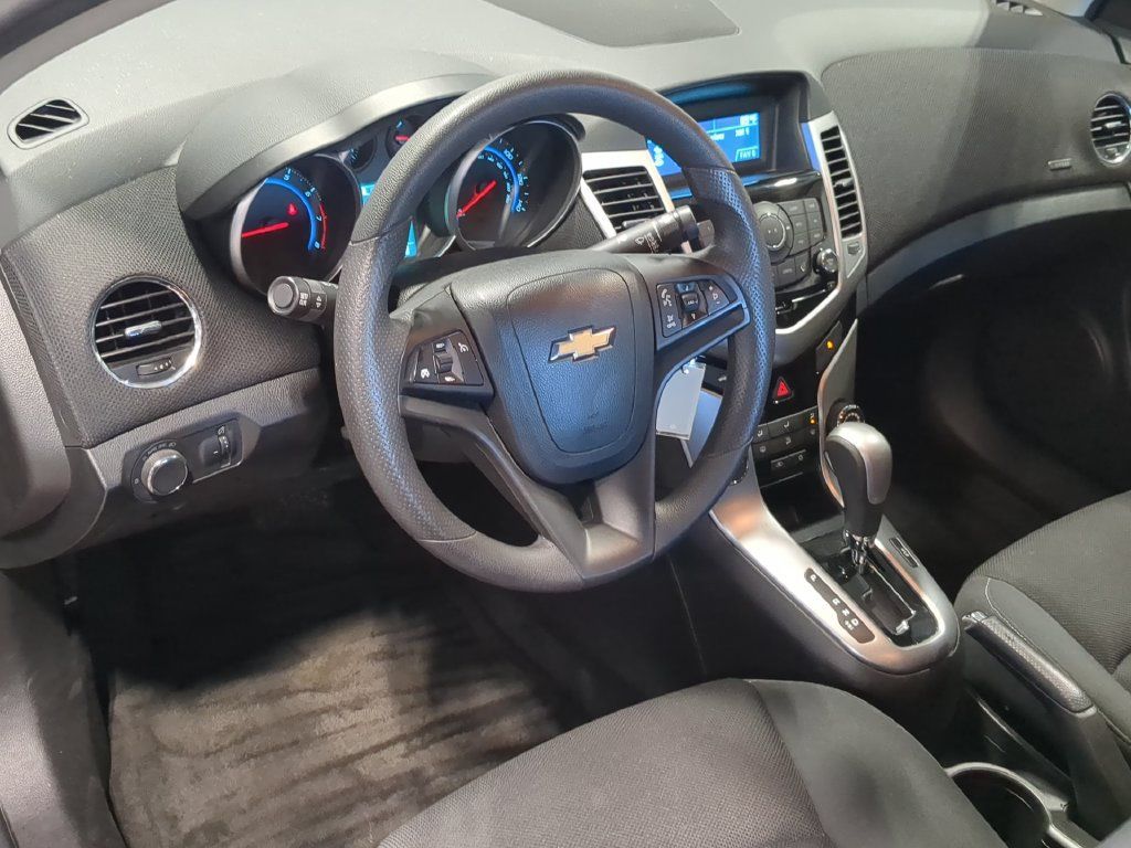 Used 2016 Chevrolet Cruze LT FWD image 12