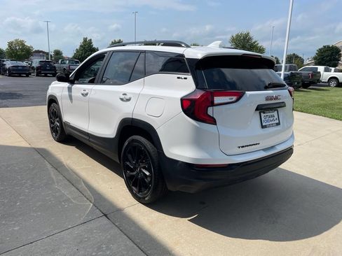Used 2024 GMC Terrain SLE w/ Elevation Edition FWD image 7