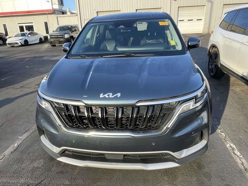 Used 2024 Kia Carnival EX image 2