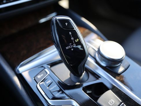 Used 2019 BMW 540i xDrive w/ Convenience Package image 31