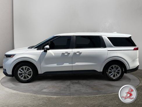 Used 2022 Kia Carnival LX FWD image 4