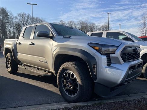 Used 2025 Toyota Tacoma TRD Off-Road image 5