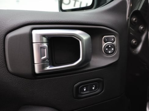Used 2022 Jeep Wrangler Unlimited Sahara w/ LED Lighting Group AWD/4WD image 37