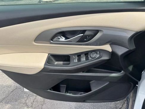 Used 2023 Chevrolet Traverse LS AWD/4WD image 15