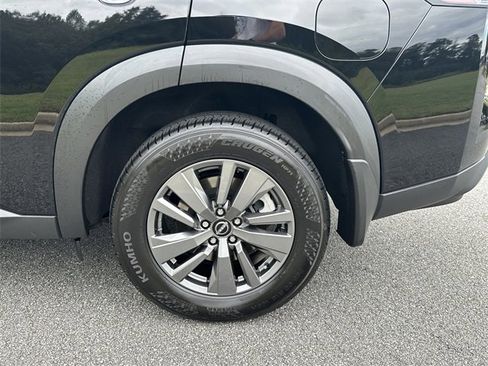 Certified 2025 Nissan Pathfinder SV w/ SV Premium Package image 21