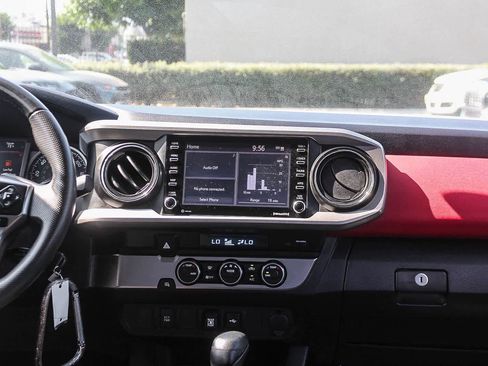 Used 2022 Toyota Tacoma SR5 RWD image 17