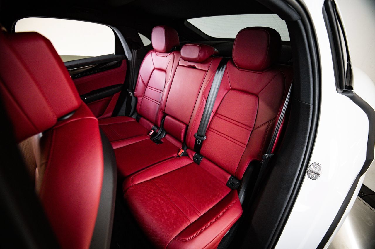 Certified 2023 Porsche Cayenne Coupe AWD/4WD image 26