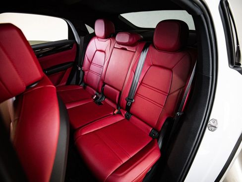 Certified 2023 Porsche Cayenne Coupe AWD/4WD image 26