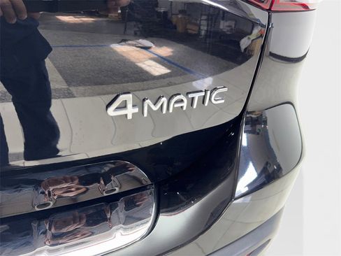 Used 2023 Mercedes-Benz EQB 300 4MATIC image 24