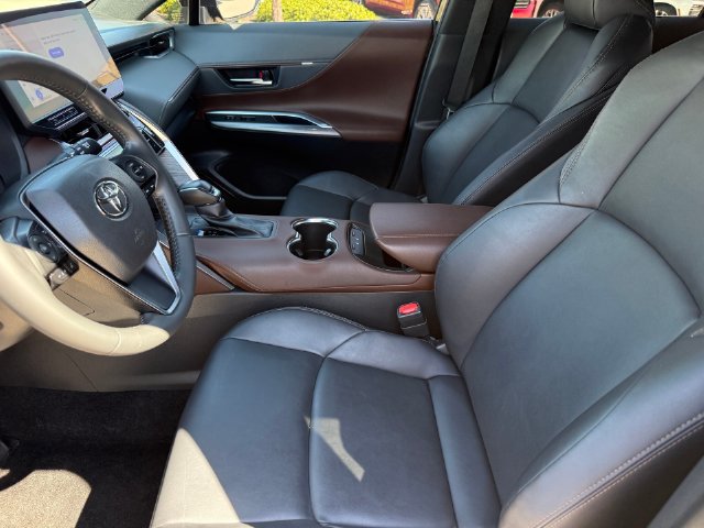 Used 2023 Toyota Venza XLE AWD/4WD image 13