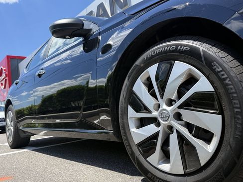 Certified 2025 Nissan Altima 2.5 S FWD image 9