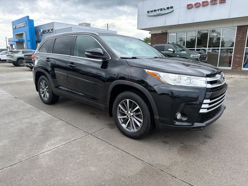 Used 2019 Toyota Highlander XLE AWD/4WD image 1