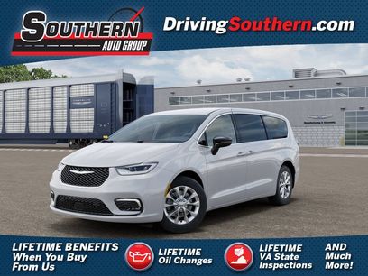 New 2026 Chrysler Pacifica Select
