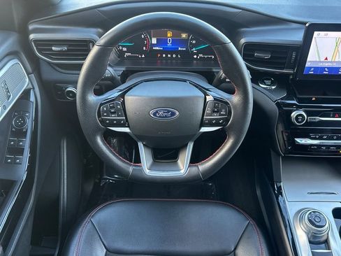 Certified 2023 Ford Explorer ST-Line w/ Class IV Trailer Tow Package image 16