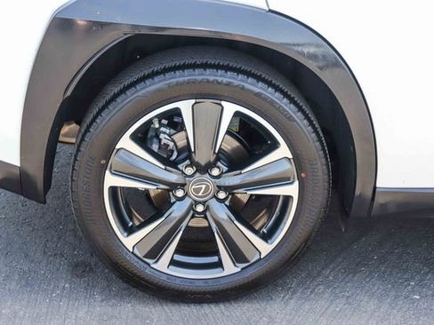 Certified 2024 Lexus UX 250h FWD image 9