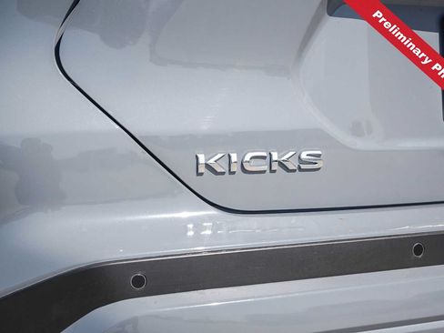 Used 2023 Nissan Kicks SR w/ SR Premium Package FWD image 10
