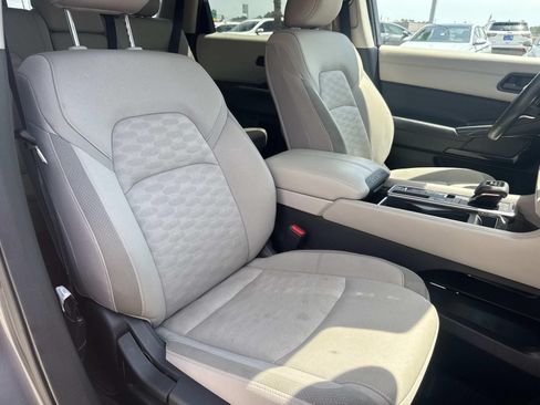 Used 2024 Nissan Pathfinder SV FWD image 12