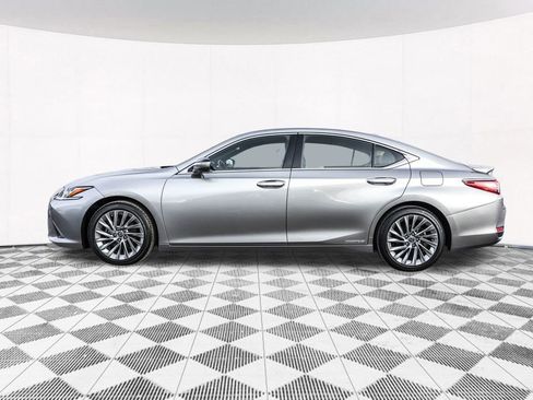 Used 2020 Lexus ES 300h w/ Luxury Package image 14
