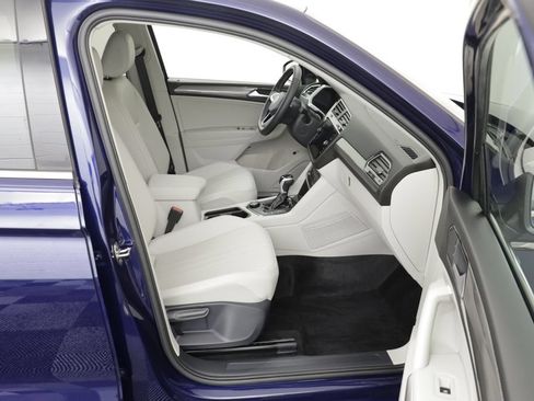 Used 2024 Volkswagen Tiguan SE AWD/4WD image 19