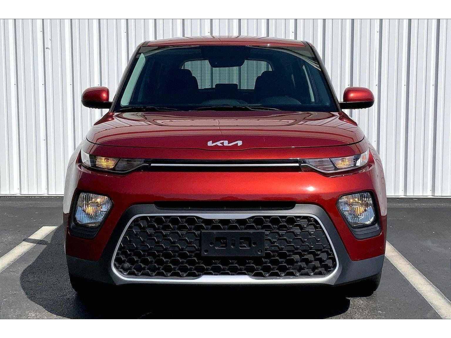 Used 2022 Kia Soul LX FWD image 3