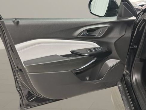 Used 2025 Chevrolet Trax LT w/ Driver Confidence Package FWD image 8