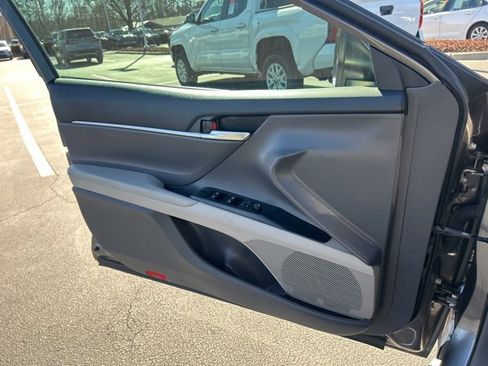 Used 2020 Toyota Camry SE image 26