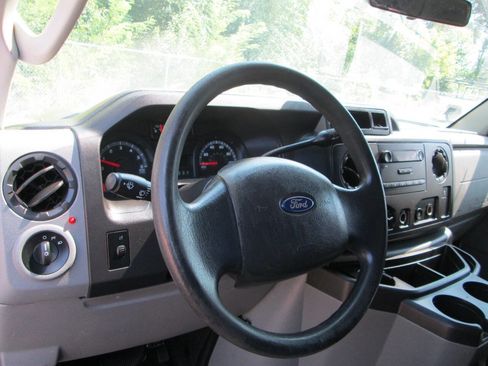 Used 2012 Ford E-150 and Econoline 150 image 5