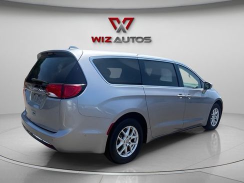 Used 2020 Chrysler Pacifica Touring w/ Advanced Safetytec Group FWD image 5