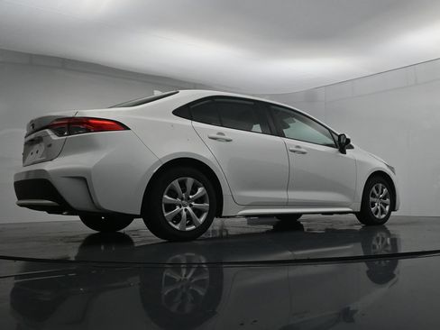Used 2021 Toyota Corolla LE FWD image 23