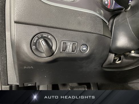 Used 2020 Dodge Charger SXT RWD image 23