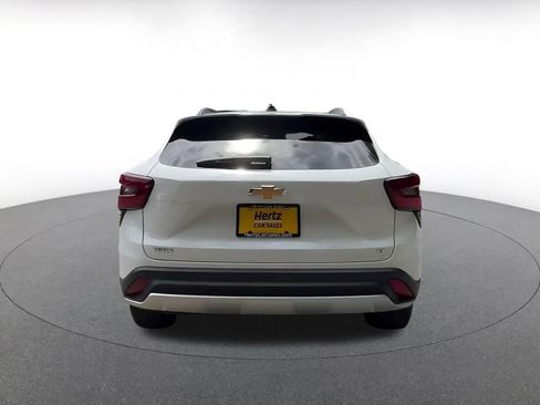 Used 2025 Chevrolet Trax LT FWD image 12