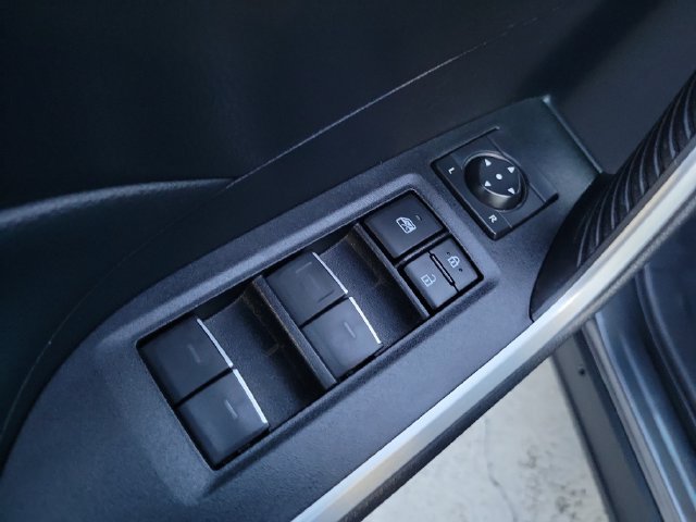 Used 2022 Toyota RAV4 XLE AWD/4WD image 13