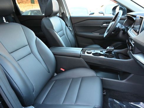 Used 2023 Nissan Rogue SV w/ SV Premium B Package image 22