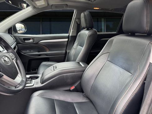 Used 2018 Toyota Highlander XLE AWD/4WD image 2