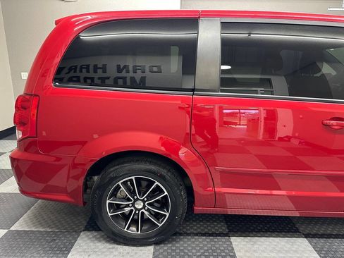 Used 2016 Dodge Grand Caravan SE image 7