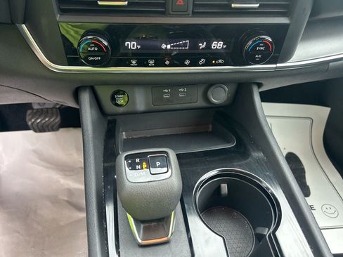 Used 2025 Nissan Rogue SV AWD/4WD image 15