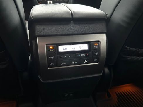 Used 2022 Lexus GX 460 Premium w/ Premium Package image 37