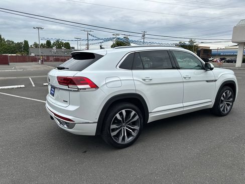 Used 2022 Volkswagen Atlas Cross Sport SEL Premium R-Line AWD/4WD image 6