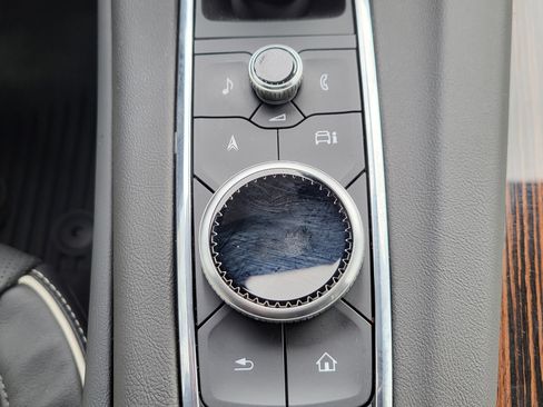 Certified 2024 Cadillac Escalade Premium Luxury w/ Performance Package image 20