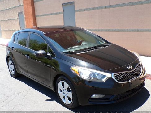 Used 2016 Kia Forte LX FWD image 1