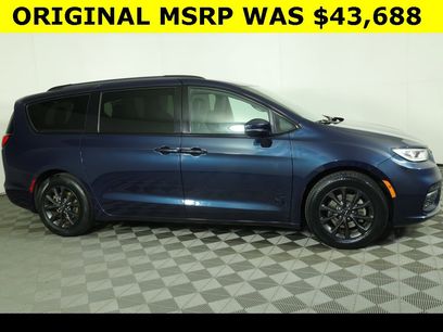 Used 2022 Chrysler Pacifica Touring-L w/ S Appearance Package