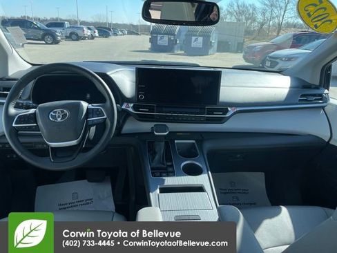 Used 2025 Toyota Sienna XLE image 20