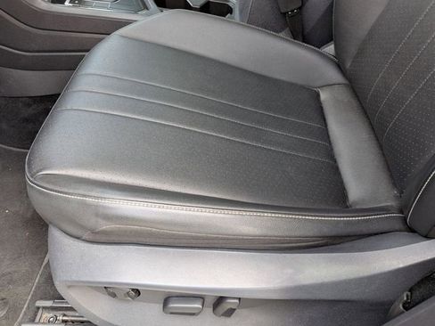 Used 2023 Volkswagen Tiguan SE w/ Panoramic Sunroof Package image 20