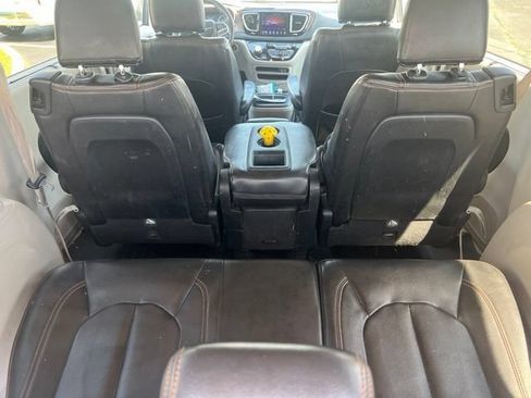 Used 2017 Chrysler Pacifica Touring Plus w/ Tire & Wheel Group FWD image 6