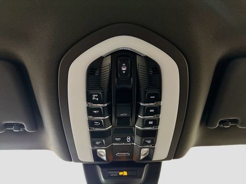 Used 2023 Porsche Macan S AWD/4WD image 20