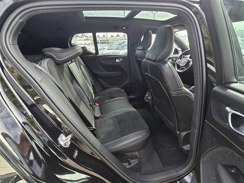 Used 2021 Volvo XC40 P8 Recharge w/ Advanced Package image 17