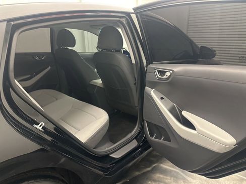 Used 2022 Hyundai Ioniq SE image 7