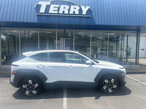 Used 2025 Hyundai Kona SEL FWD image 1